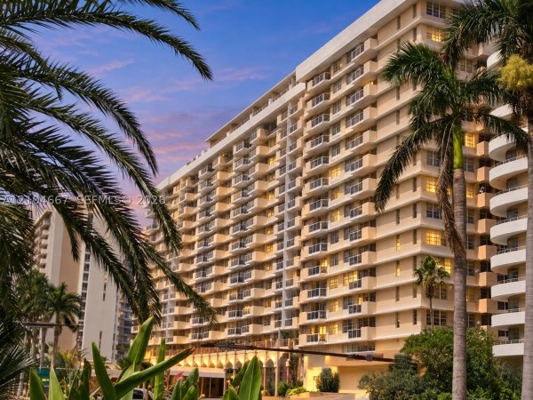 5601 Collins Ave #M1 Miami Beach, FL 33140