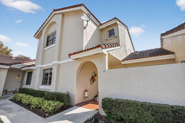 6171 NW 170th Hialeah, FL 33015