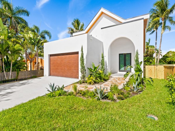 1628 NE 17th Fort Lauderdale, FL 33305