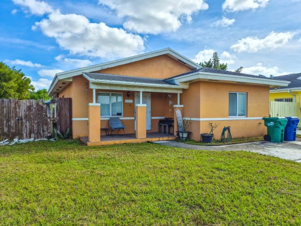 6351 NW 31st Ct Miami, FL 33147