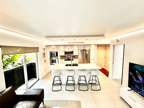 630 85th #106 Miami Beach, FL 33141