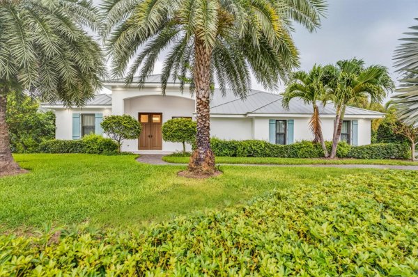 2160 Sanford Ct Vero Beach, FL 32963
