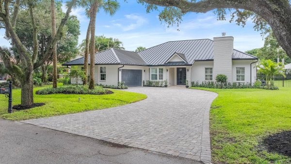 18433 SE Heritage Tequesta, FL 33469