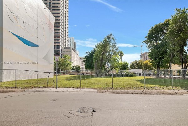 380 NE 32th St Miami, FL 33137