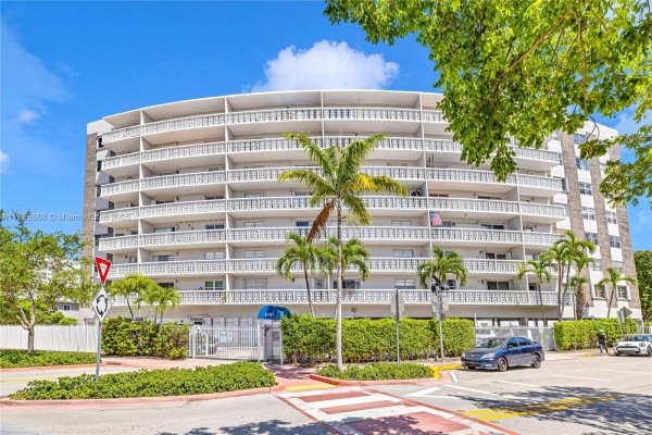 4141 Nautilus Dr #7J Miami Beach, FL 33140