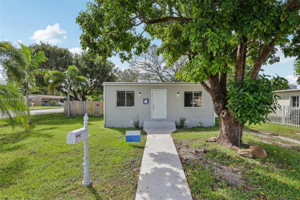 5900 SW 63rd St South Miami, FL 33143