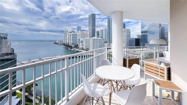 701 Brickell Key Blvd #1912 Miami, FL 33131