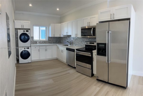 1990 Bay Dr #17 Miami Beach, FL 33141