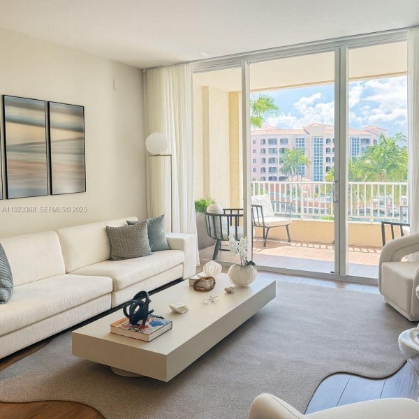 711 Crandon Blvd #401 Key Biscayne, FL 33149