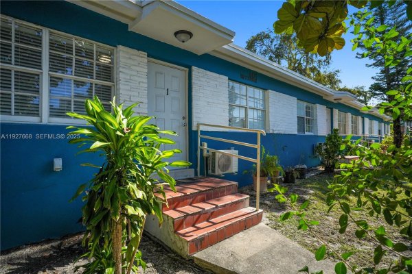 601 SW 6th Ave Miami, FL 33130