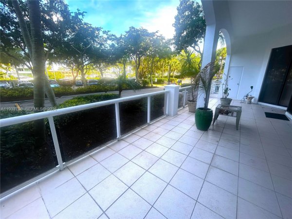 3640 Yacht Clb Dr #104 Aventura, FL 33180