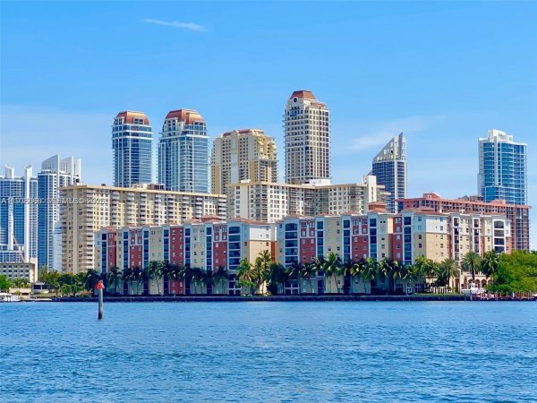 17100 N Bay Rd #1604 Sunny Isles Beach, FL 33160