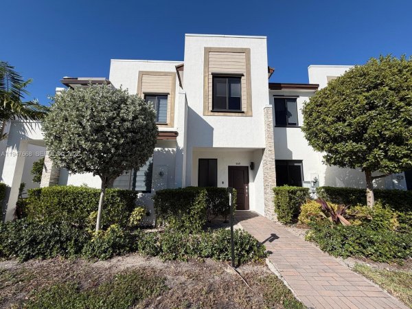 909 NE 211th St #909 Miami, FL 33179