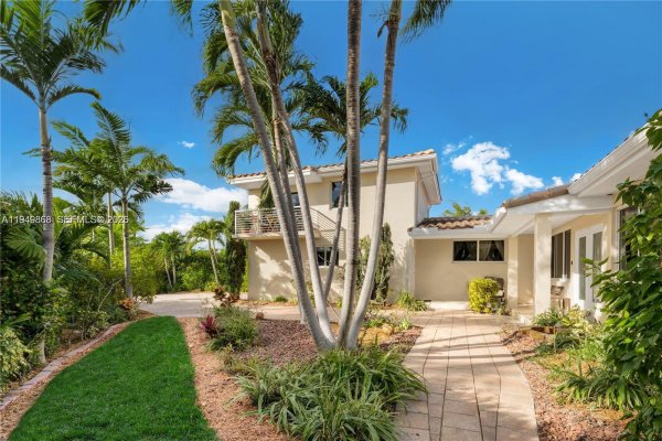 1155 S Biscayne Pt Rd Miami Beach, FL 33141