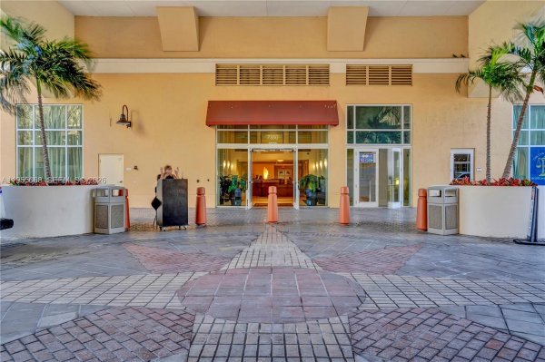 7350 SW 89th St #1402S Miami, FL 33156