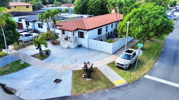 300 SW 71st Ave Miami, FL 33144