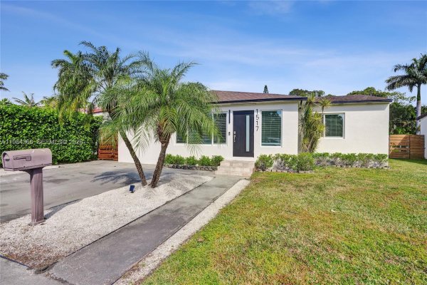 1517 Moffett St Hollywood, FL 33020