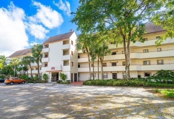 12524 Shoreline Dr #104 Wellington, FL 33414