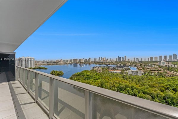 16385 Biscayne Blvd #1819 North Miami Beach, FL 33160