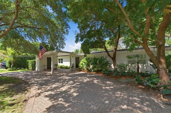 7350 SW 65th Ave South Miami, FL 33143