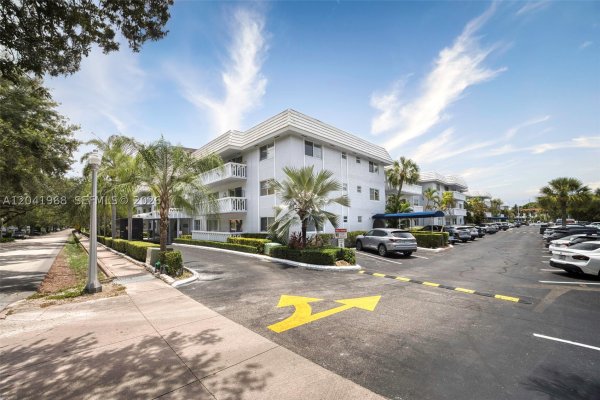 100 Edgewater Dr #142 Coral Gables, FL 33133