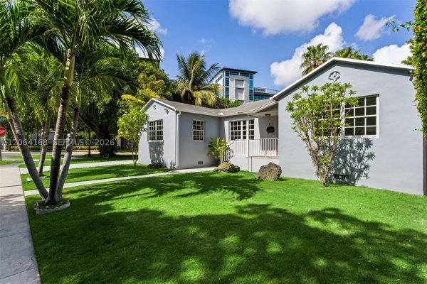 902 NW 10th Ct Miami, FL 33136