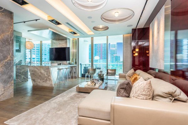 50 S Pointe Dr #905 Miami Beach, FL 33139