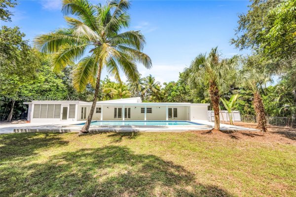 7480 SW 122nd St Pinecrest, FL 33156