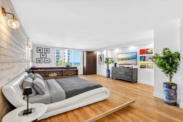2301 Collins Ave #714 Miami Beach, FL 33139