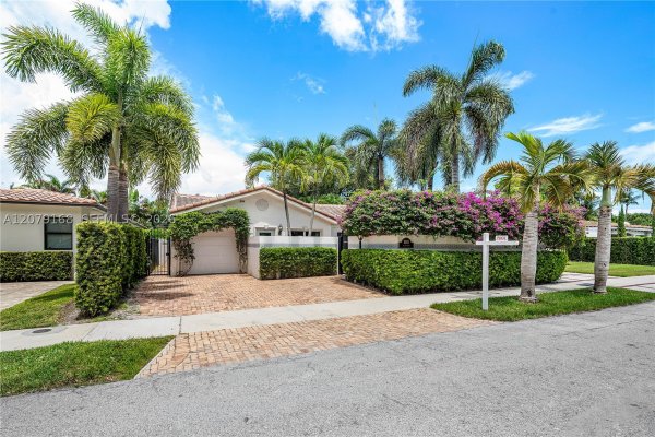 1015 SE 11th Ct Fort Lauderdale, FL 33316