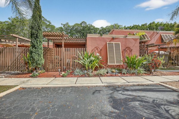 1533 Fairway Pembroke Pines, FL 33026