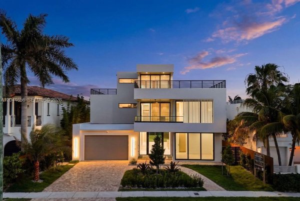 3318 NE 16th Fort Lauderdale, FL 33305