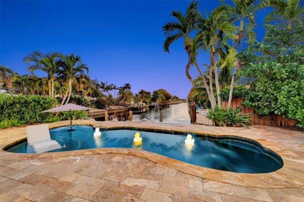 1500 NE 24th St Wilton Manors, FL 33305