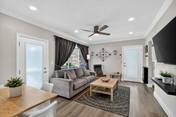 1004 Pennsylvania Ave #7 Miami Beach, FL 33139