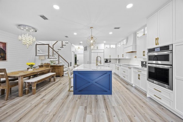 6822 Via Regina Boca Raton, FL 33433