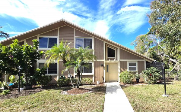 82 Maplecrest Jupiter, FL 33458