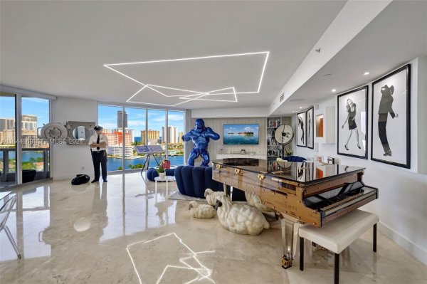 21200 Point Pl #1204 Aventura, FL 33180