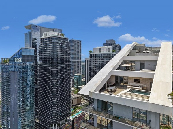 88 SW 7th St #UPH4204 Miami, FL 33130