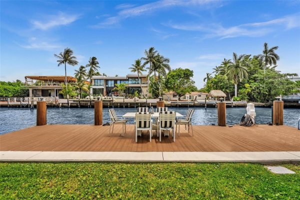 924 Belle Meade Is Dr Miami, FL 33138 924 Belle Meade Is Dr Miami, FL 33138