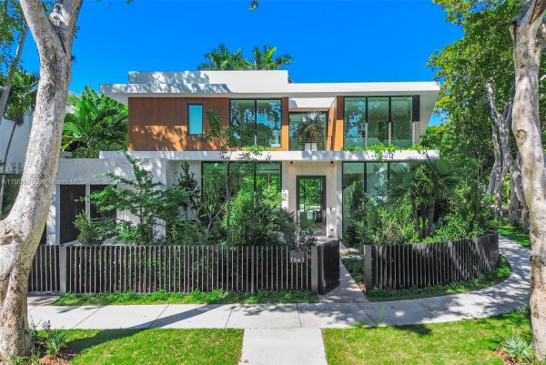 1661 Onaway Dr Miami, FL 33133