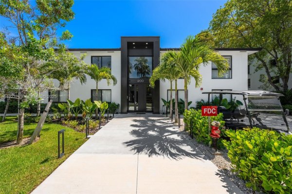 200 Sunrise Dr #200C Key Biscayne, FL 33149