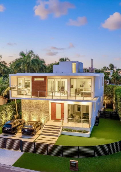 201 Palm Ave Miami Beach, FL 33139