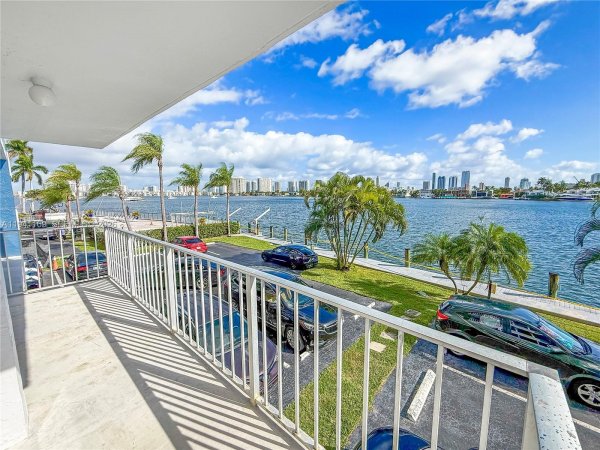16570 NE 26th Ave #2J North Miami Beach, FL 33160