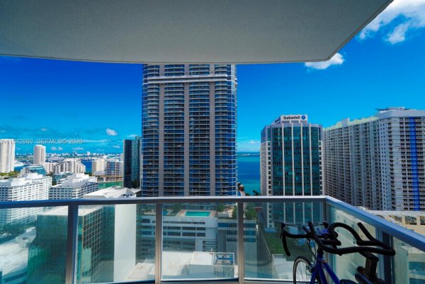 1060 Brickell Ave #3003 Miami, FL 33131