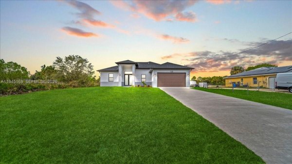 705 8th Ave Lehigh Acres, FL 33972