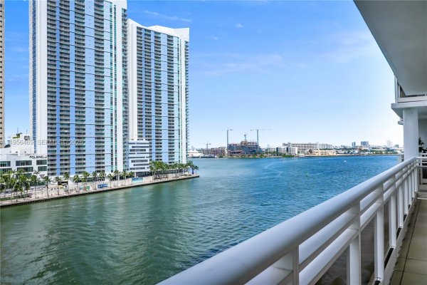 901 Brickell Key Blvd #805 Miami, FL 33131