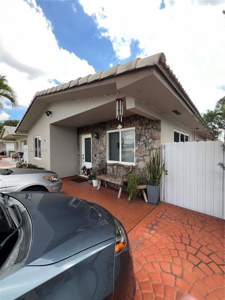 10382 SW 25th St Miami, FL 33165