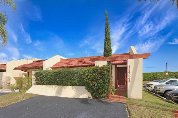11721 SW 112th Ter Miami, FL 33186