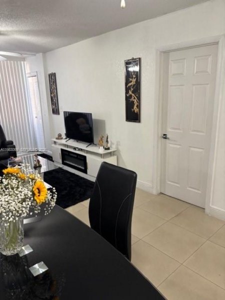 1750 W 56th St #112 Hialeah, FL 33012