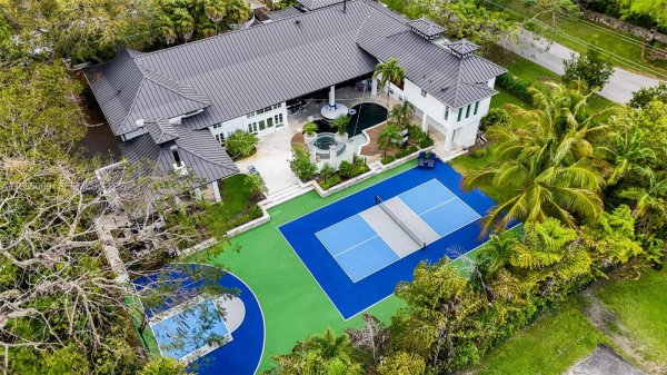 6700 SW 132nd St Pinecrest, FL 33156